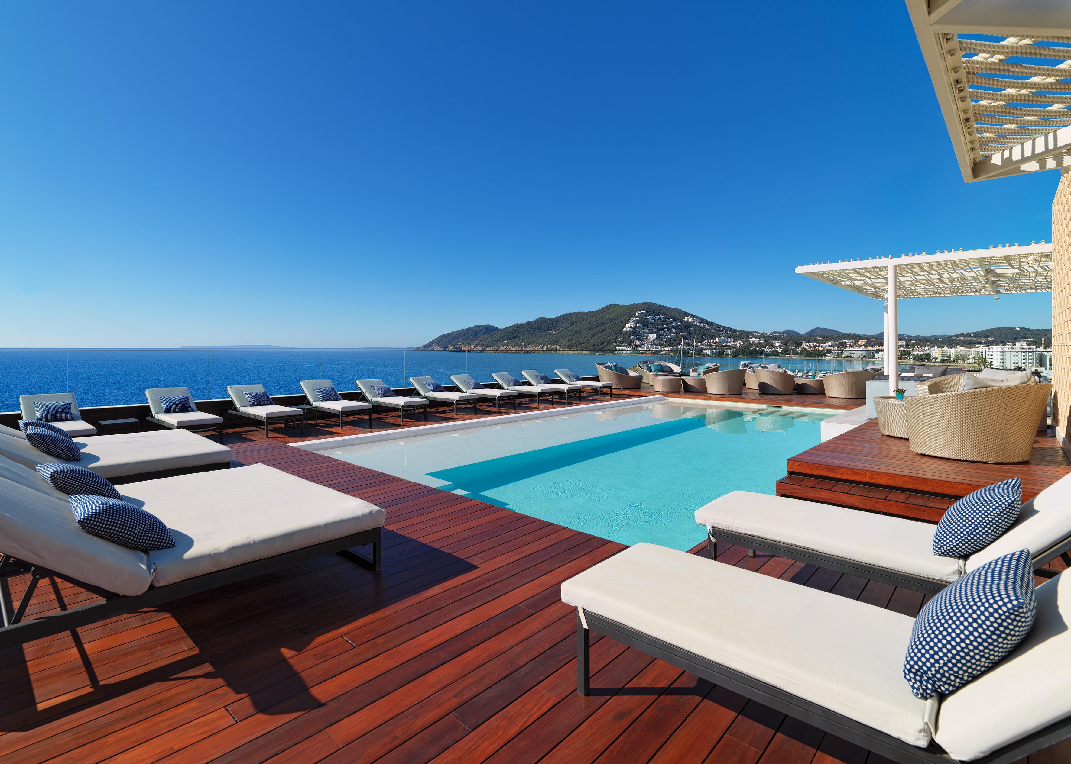 Aguas De Ibiza Grand Luxe Hotel - Small Luxury Hotel Of The World Santa Eularia des Riu Esterno foto The pool at the hotel