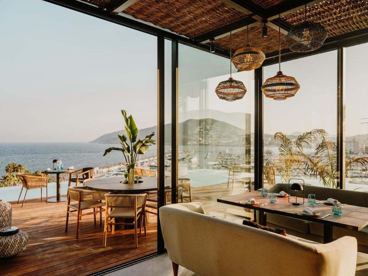 Aguas De Ibiza Grand Luxe Hotel - Small Luxury Hotel Of The World Santa Eularia des Riu Esterno foto The restaurant