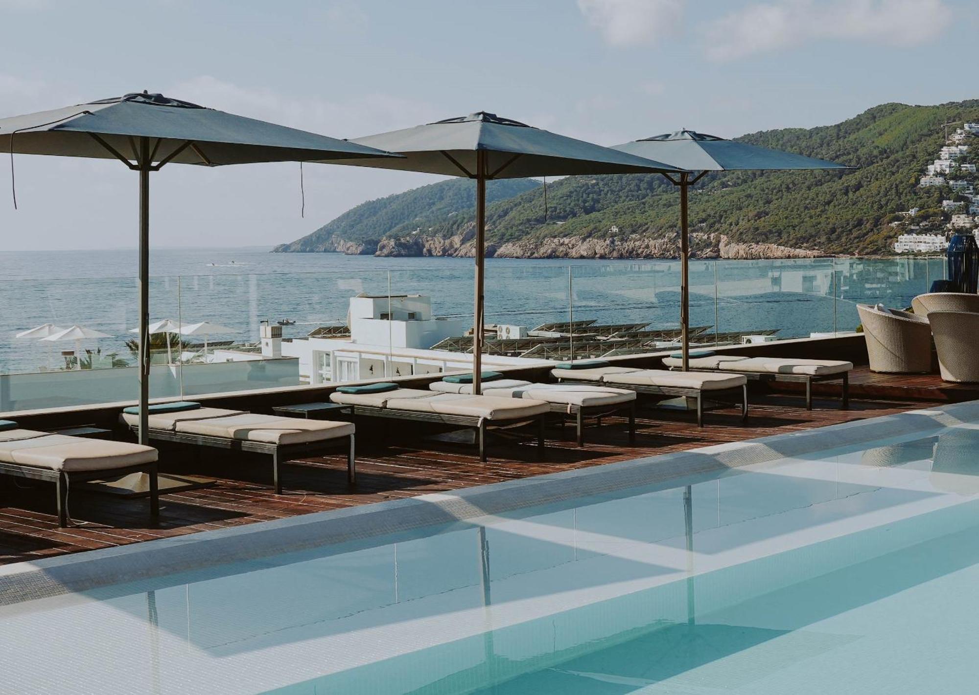 Aguas De Ibiza Grand Luxe Hotel - Small Luxury Hotel Of The World Santa Eularia des Riu Esterno foto The pool at the hotel
