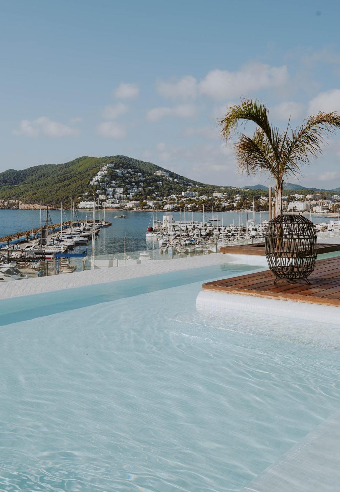 Aguas De Ibiza Grand Luxe Hotel - Small Luxury Hotel Of The World Santa Eularia des Riu Esterno foto View of Portals Nous