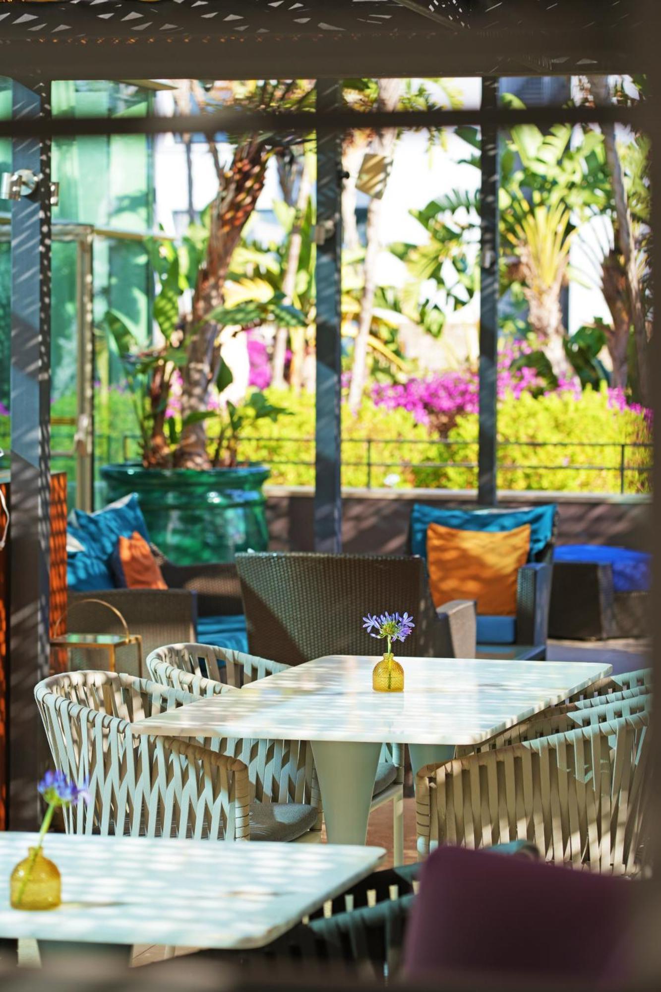 Aguas De Ibiza Grand Luxe Hotel - Small Luxury Hotel Of The World Santa Eularia des Riu Esterno foto The Garden Bar