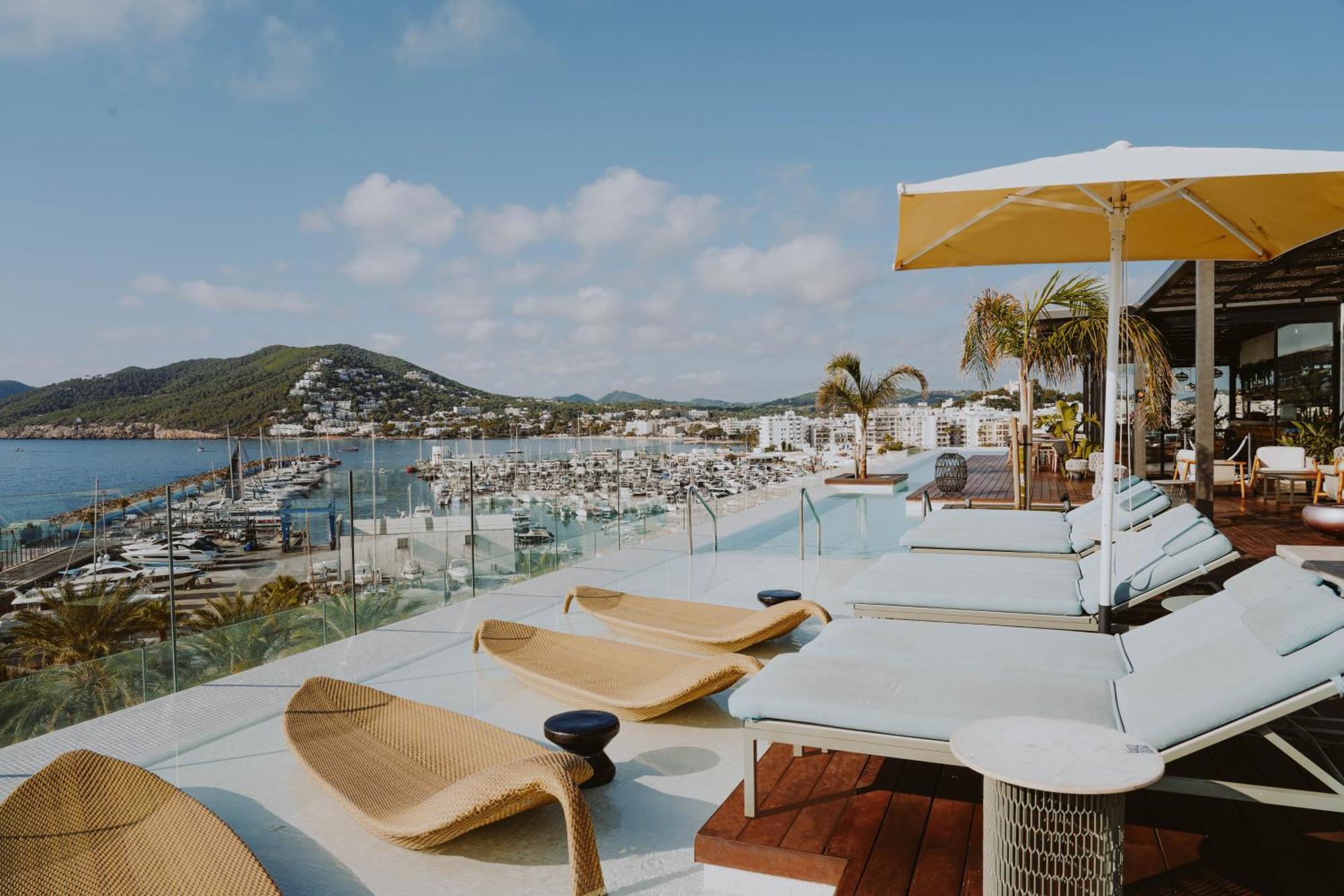 Aguas De Ibiza Grand Luxe Hotel - Small Luxury Hotel Of The World Santa Eularia des Riu Esterno foto The hotel's rooftop pool