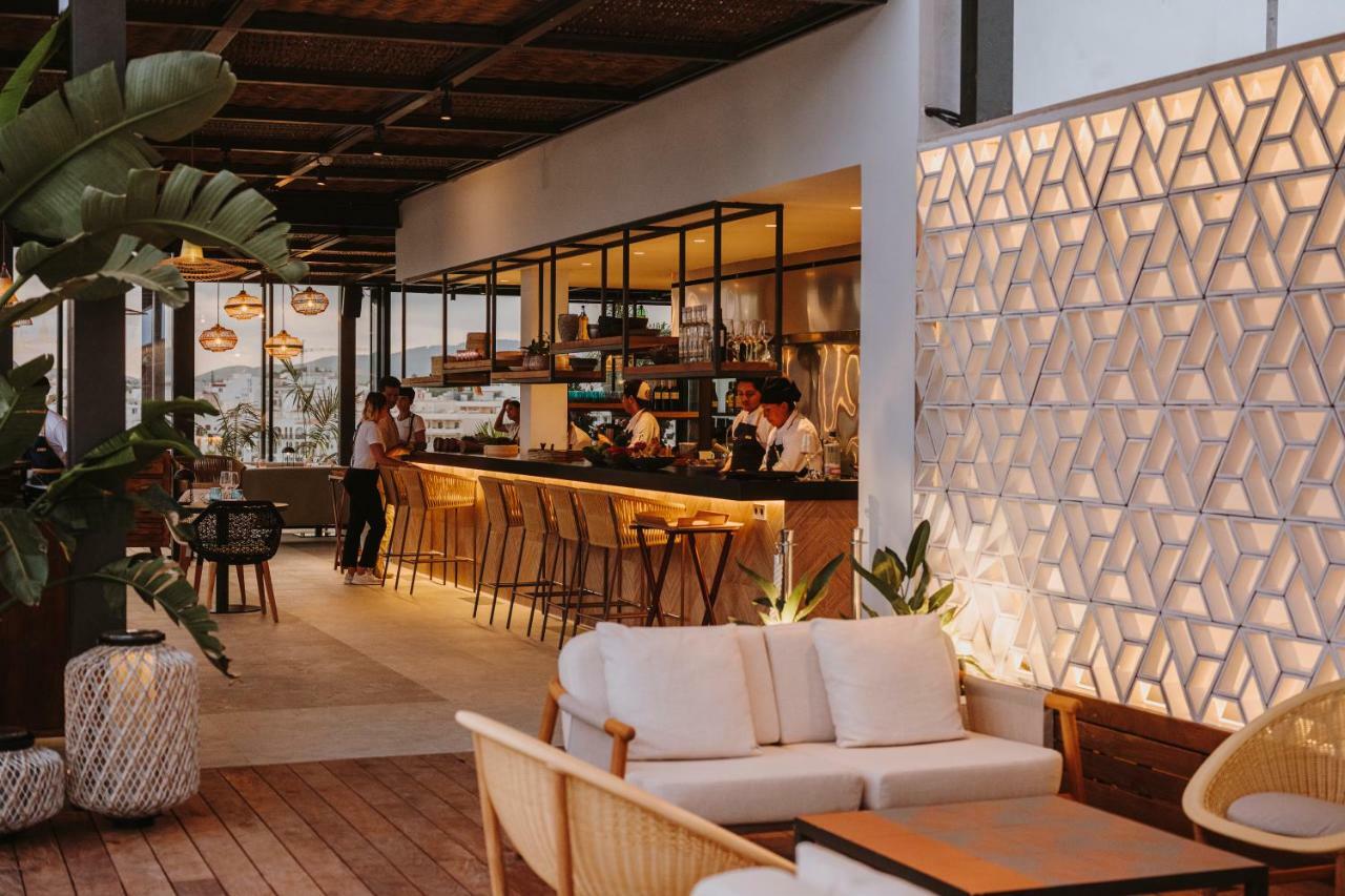 Aguas De Ibiza Grand Luxe Hotel - Small Luxury Hotel Of The World Santa Eularia des Riu Esterno foto The bar at the rooftop lounge